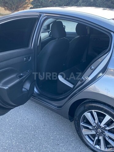 Nissan Versa-8