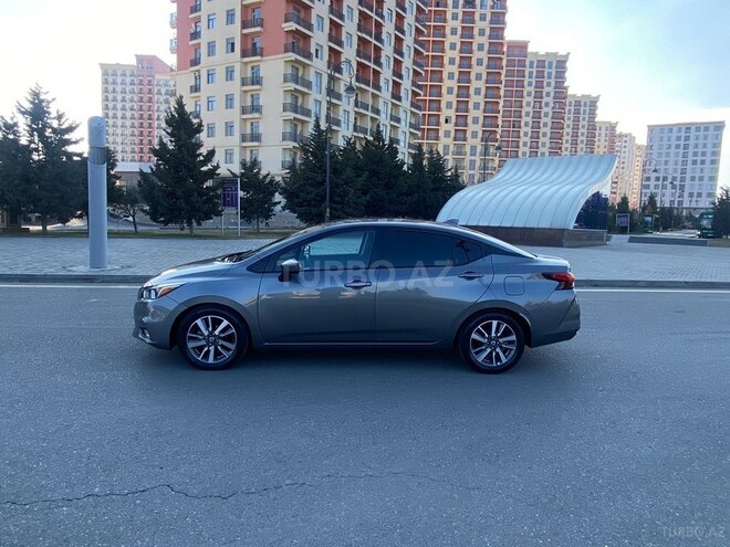 Nissan Versa-5