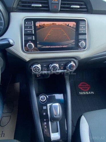 Nissan Versa-13