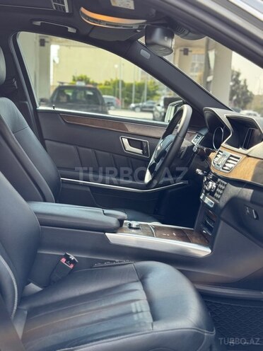 Mercedes E 250-26