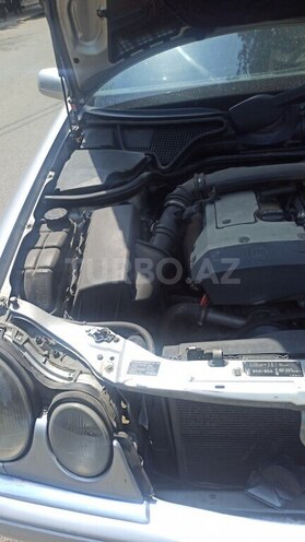 Mercedes E 200-10
