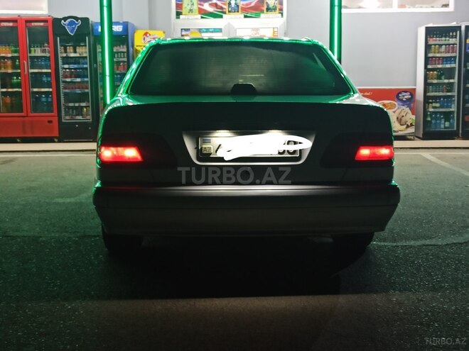 Mercedes E 200-9