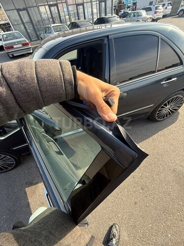 Mercedes E 240-11