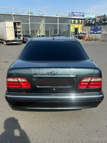 Mercedes E 240-2