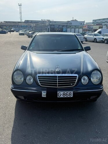 Mercedes E 240-1