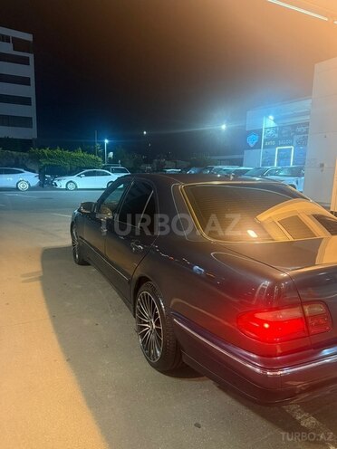 Mercedes E 240-13