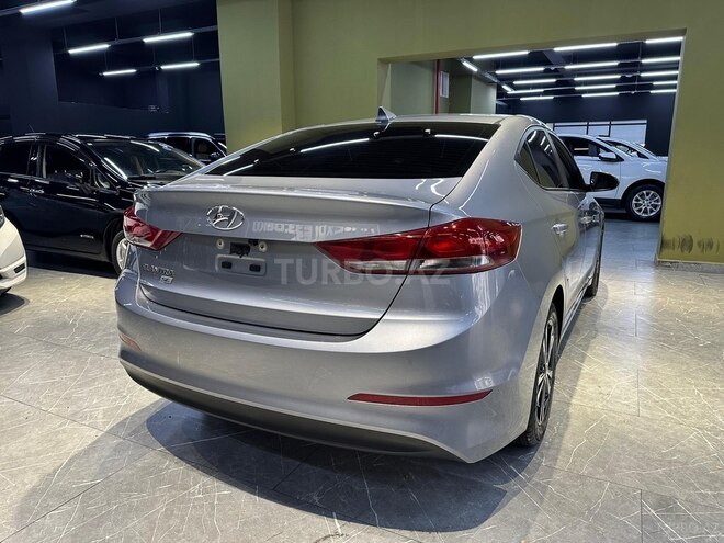 Hyundai Elantra-5