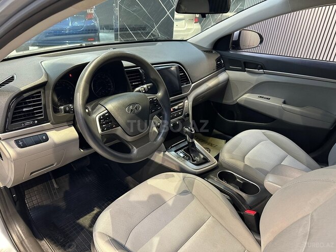 Hyundai Elantra-18