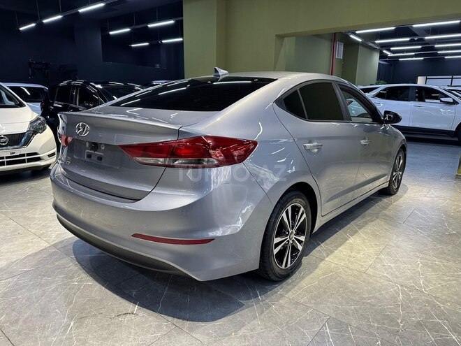 Hyundai Elantra-10