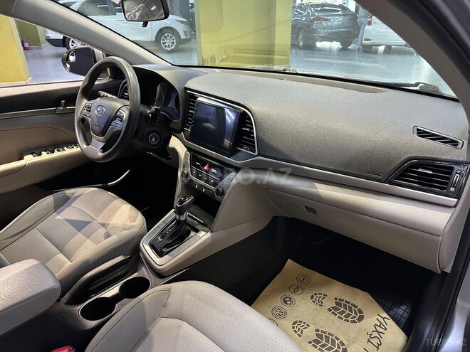 Hyundai Elantra-15