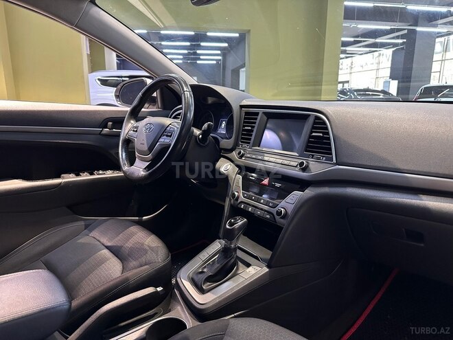 Hyundai Elantra-18