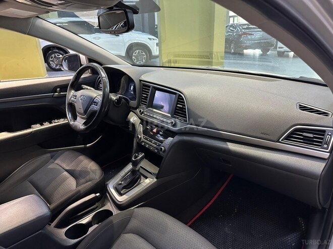 Hyundai Elantra-14