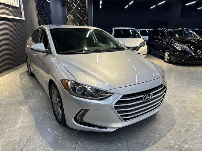 Hyundai Elantra-15