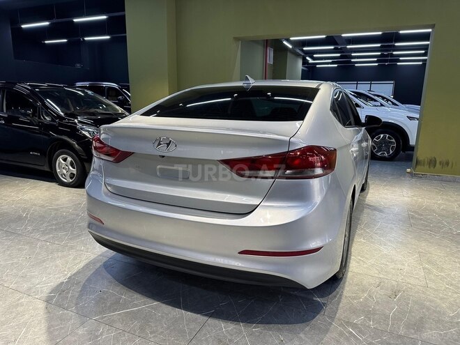 Hyundai Elantra-4
