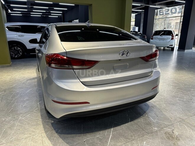 Hyundai Elantra-7