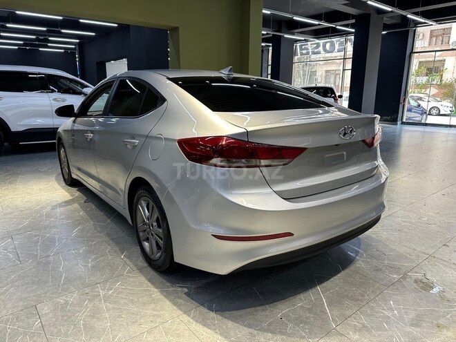 Hyundai Elantra-6