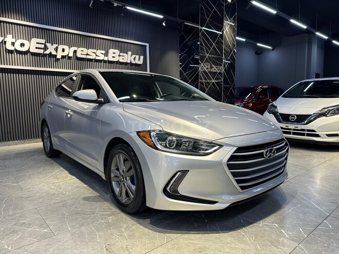 Hyundai Elantra-8