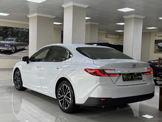 Toyota Camry-5