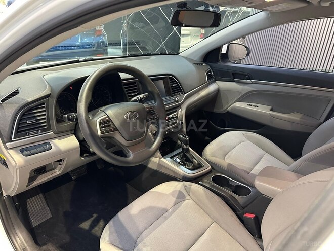 Hyundai Elantra-17