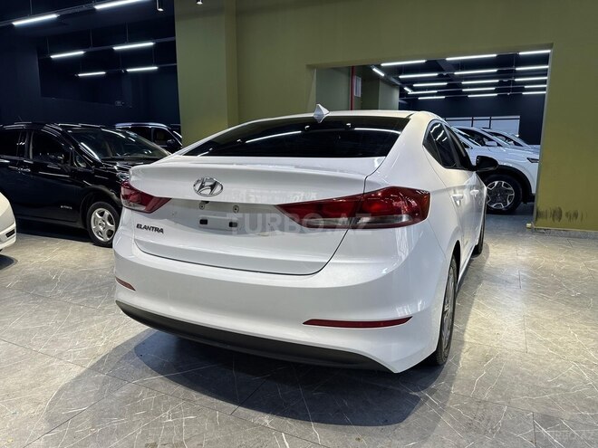 Hyundai Elantra-9