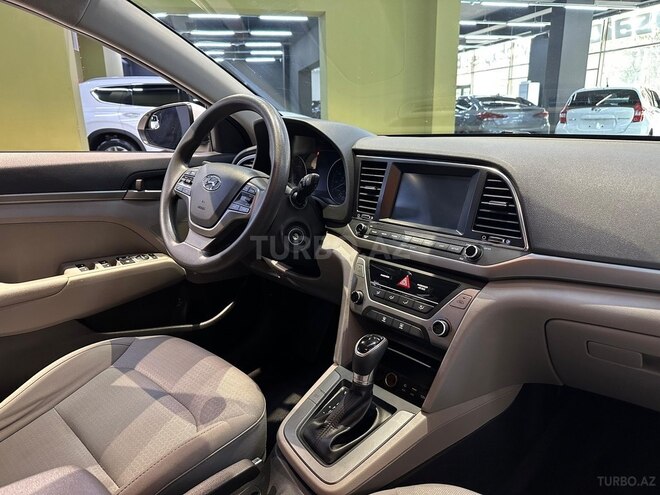 Hyundai Elantra-14