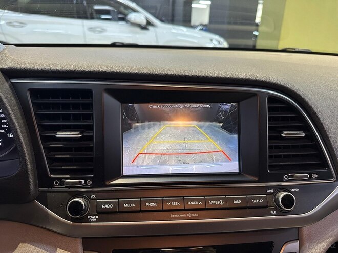 Hyundai Elantra-10