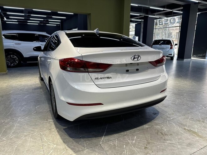 Hyundai Elantra-8