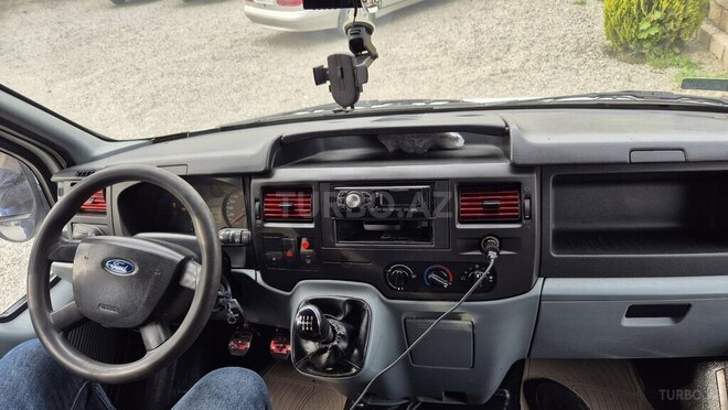 Ford Transit-3