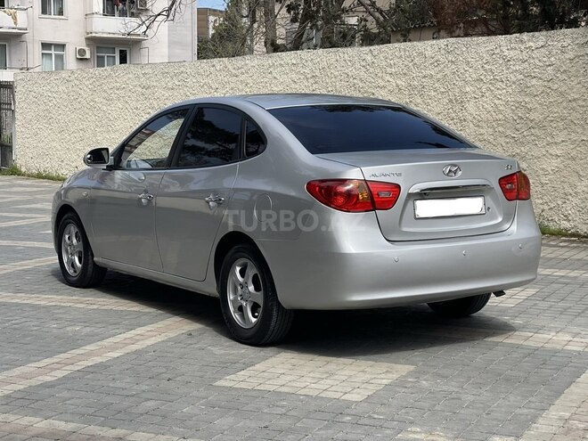 Hyundai Elantra-4