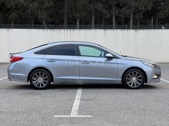 Hyundai Sonata-12