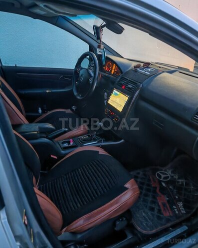 Mercedes A 200-3
