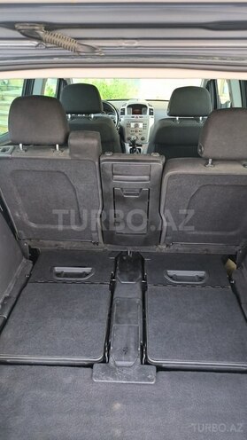 Opel Zafira-10