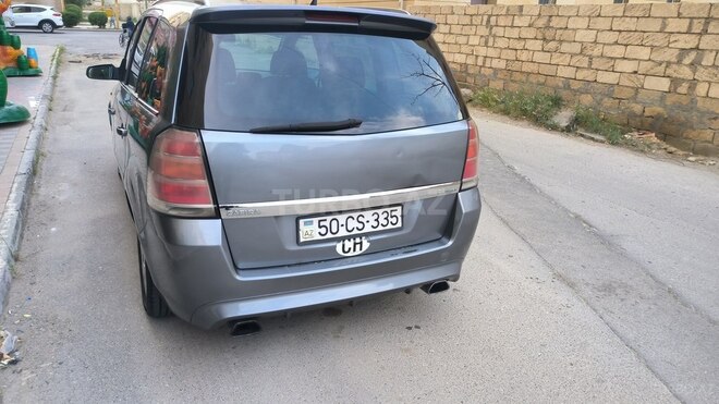 Opel Zafira-8