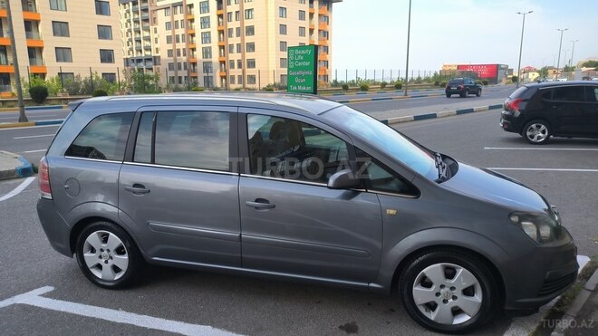 Opel Zafira-2