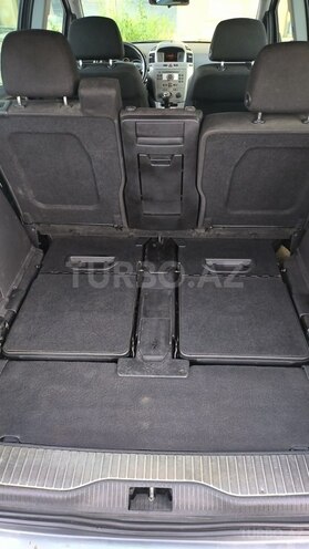Opel Zafira-12
