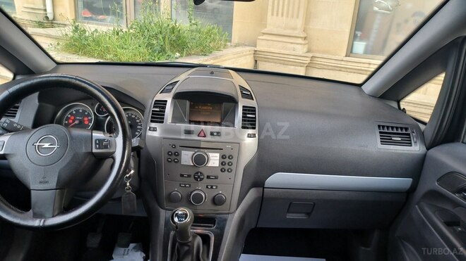 Opel Zafira-9