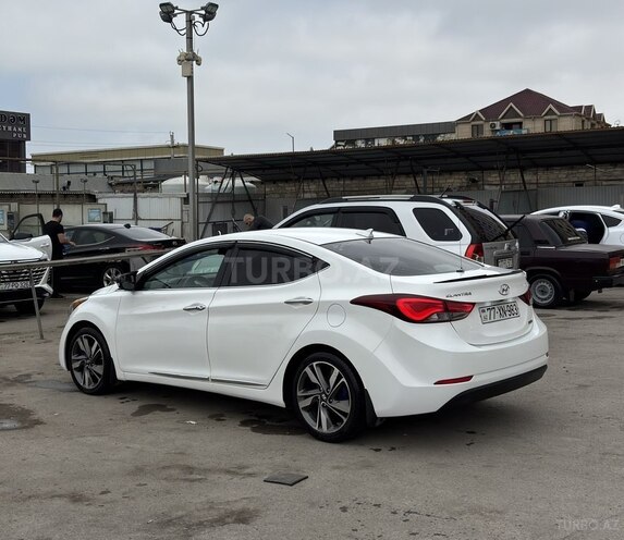 Hyundai Elantra-3