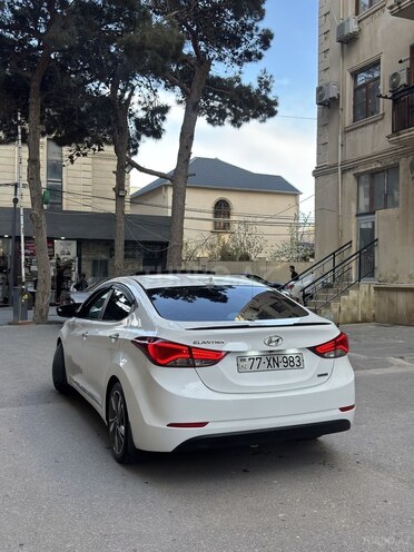 Hyundai Elantra-4