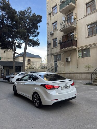 Hyundai Elantra-11