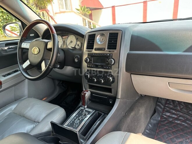 Chrysler 300C-16