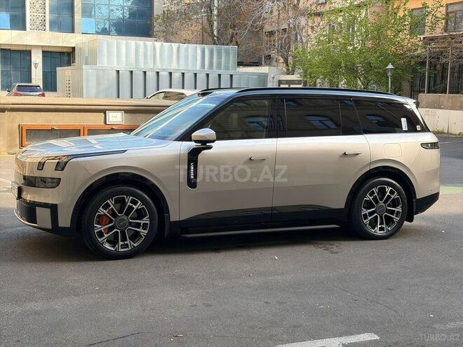 Lynk & Co 900-4