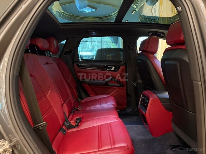 Porsche Cayenne-13