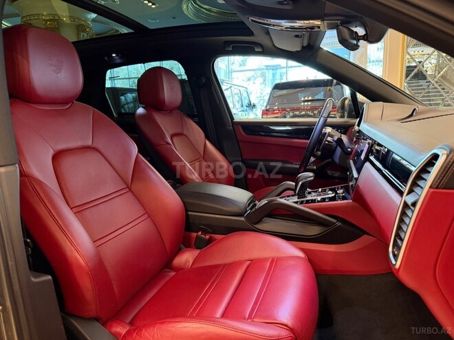 Porsche Cayenne-12