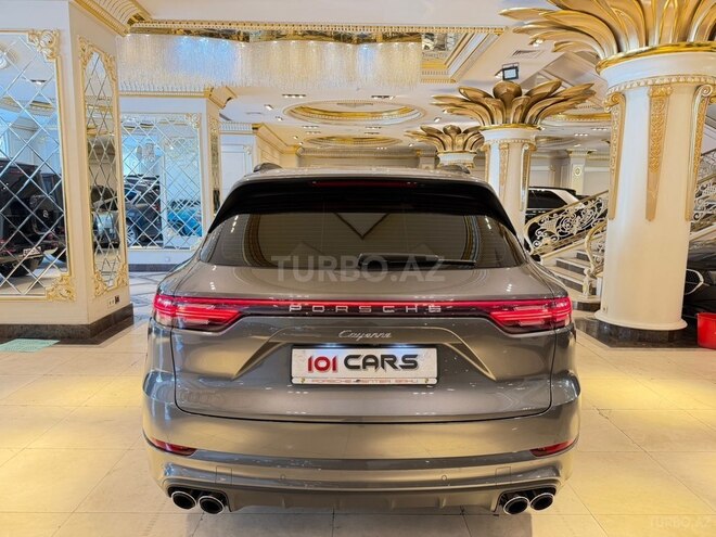 Porsche Cayenne-8