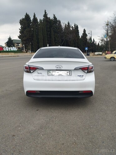 Hyundai Sonata-2
