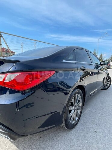 Hyundai Sonata-12