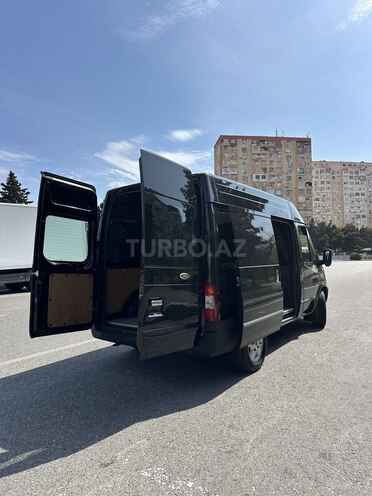 Ford Transit-9