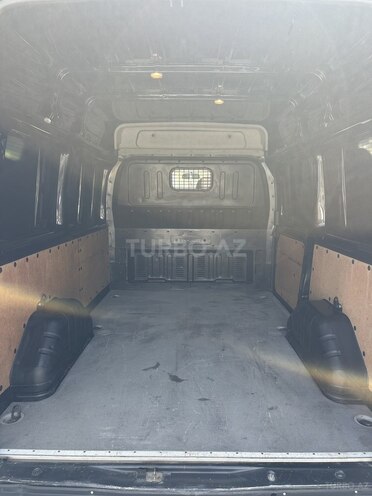 Ford Transit-12