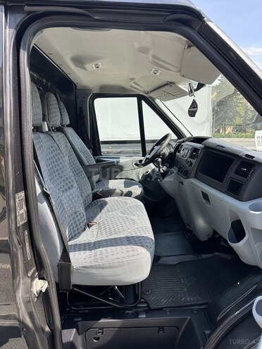 Ford Transit-21