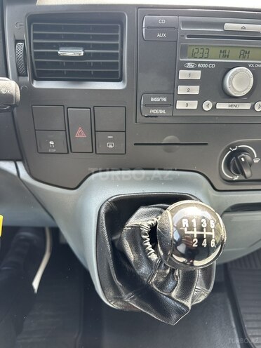Ford Transit-23